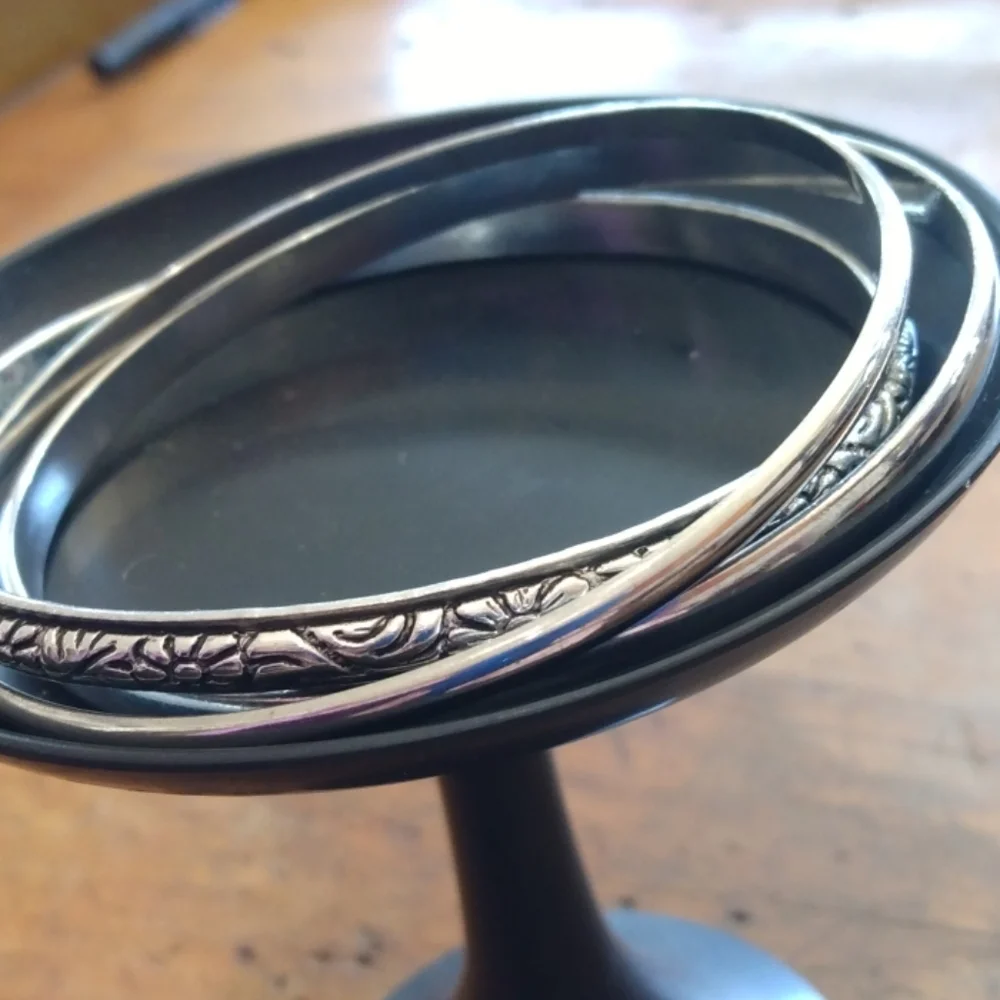 Three interlinked bangle bracelets silver